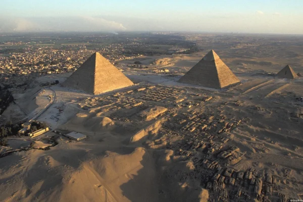 Las pirámides de Guiza, en El Cairo: Keops (izquierda), Kefrén (centro) y Micerino (derecha).Rossi/Bildagentur-online/picture alliance