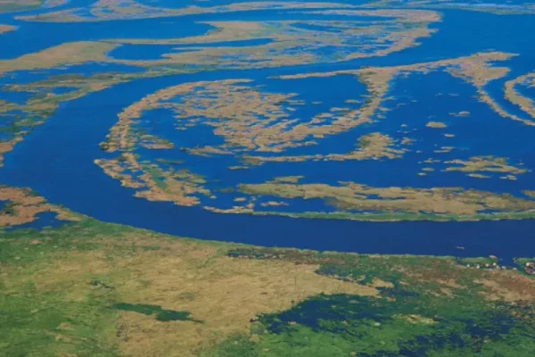 Vista aérea de los humedales del río Kafue en Zambia, epicentro del estudio geológico. / Foto: DeAgostini/Getty Images.