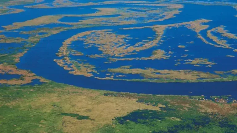 Vista aérea de los humedales del río Kafue en Zambia, epicentro del estudio geológico. / Foto: DeAgostini/Getty Images.