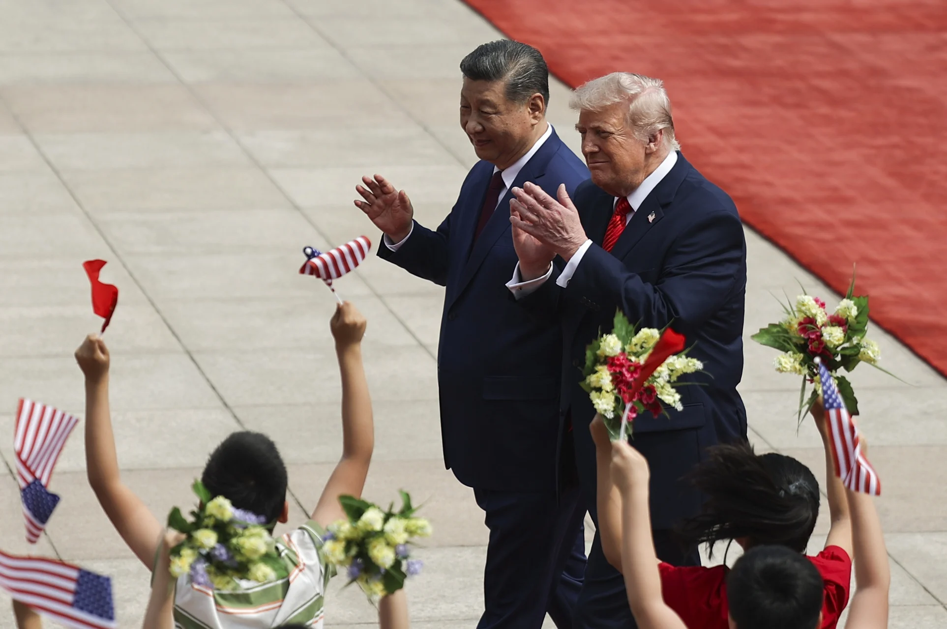 El presidente chino Xi Jinping y el mandatario estadounidense Donald Trump durante su encuentro diplomático en el complejo de Zhongnanhai en Pekín.