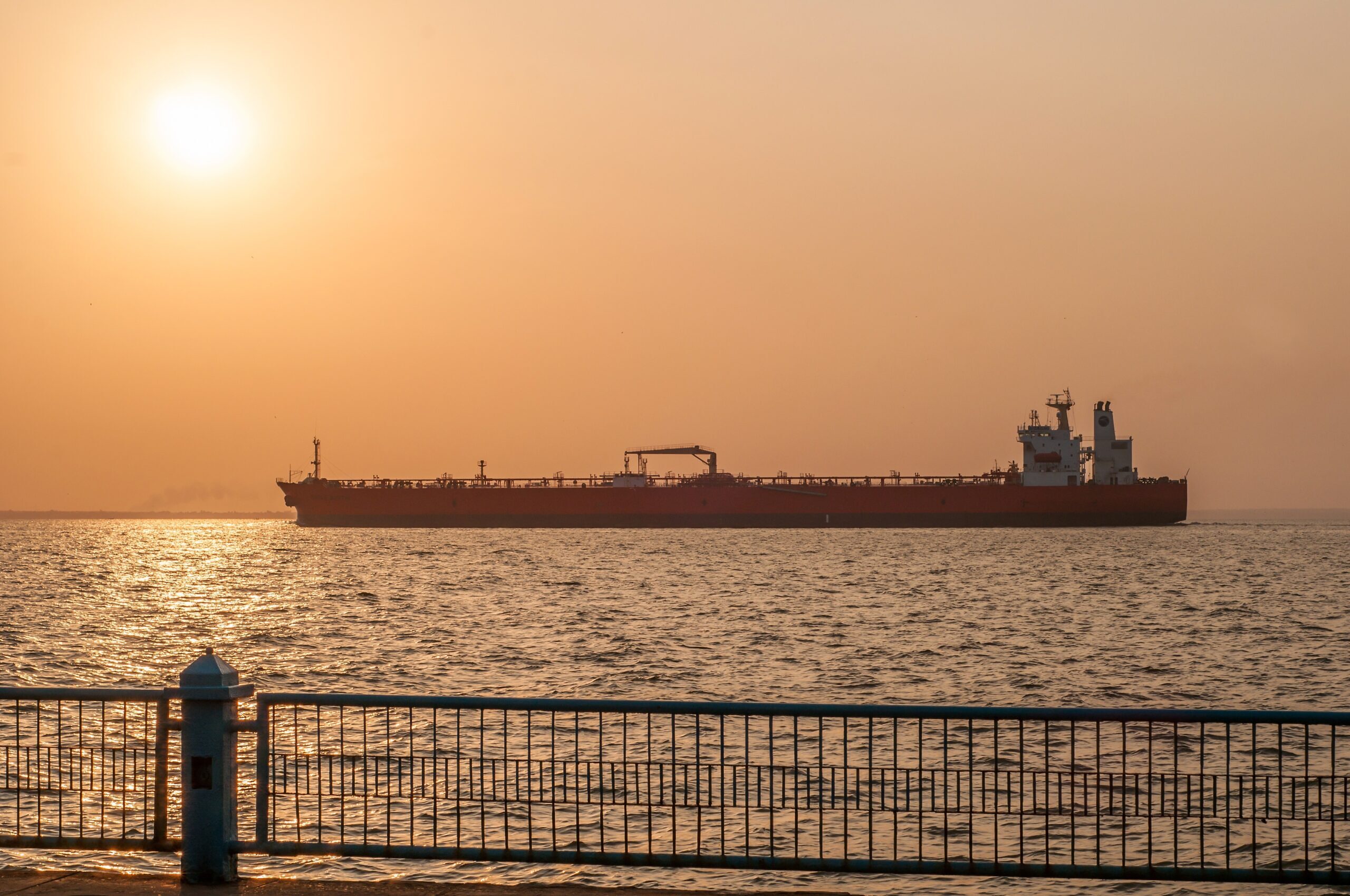 Venezuela y Repsol explorarán nuevos yacimientos petroleros en el Lago de Maracaibo