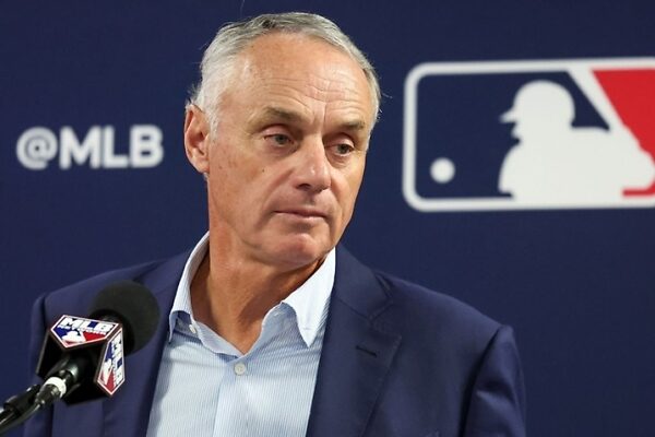 Rob Manfred, comisionado de MLB, habla sobre el cierre patronal que amenaza el inicio de la temporada MLB 2027.