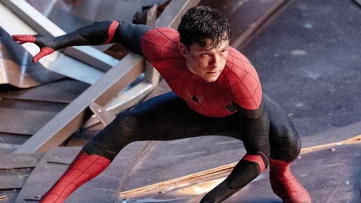 Tom Holland interpreta a Spider-Man en una escena promocional de la película Spider-Man: Brand New Day.