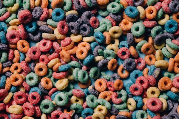 Kellogg eliminará los colorantes artificiales de todos sus cereales cereales antes del cambio hacia colorantes de origen natural.