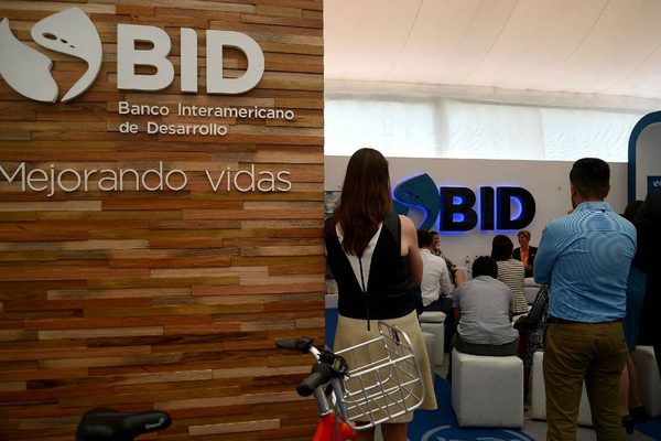 BID prepara plan de dos años para Venezuela