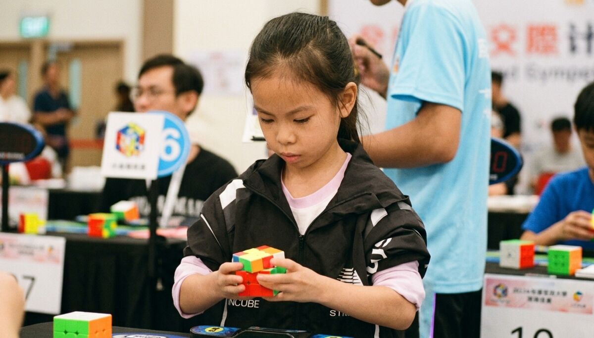 Niña de seis años rompe récord mundial con un Cubo de Rubik