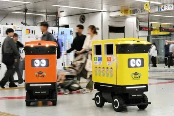 En Tokio, las papeleras salen a buscar pasajeros