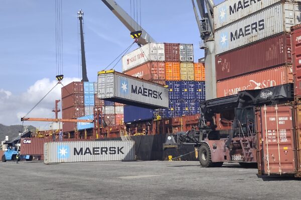 Puerto Cabello moderniza sus operaciones con tecnología para controlar grúas y mercancías