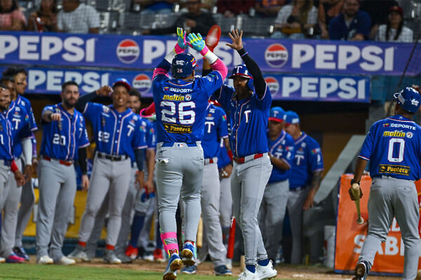 Tiburones venció 10-6 a Magallanes en el inicio de la LVBP