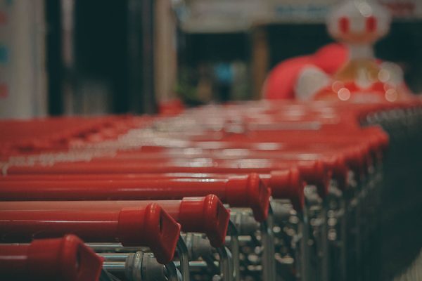 carros de supermercados apilados